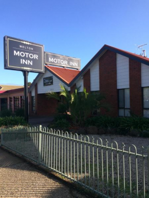 Отель Melton Motor Inn and Apartments  Мельбурн